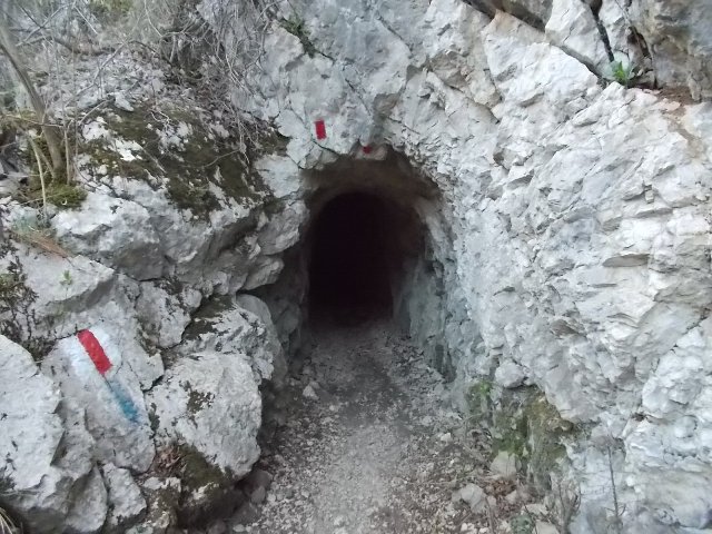 Tunel u kanjonu Nere